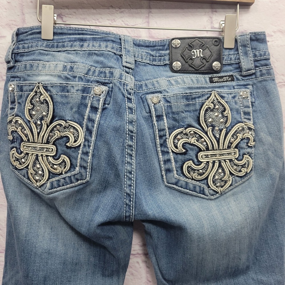 Miss Me Light Blue Capri Women's Jeans - Picture 4 of 10
